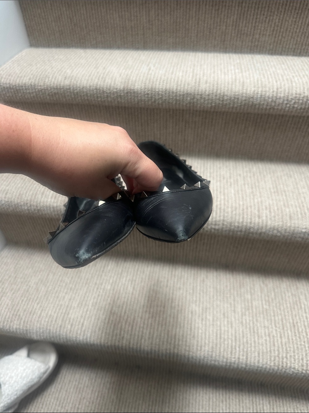 Valentino Garavani Black Pointed Rockstud Leather Flats - Picture 3 of 11